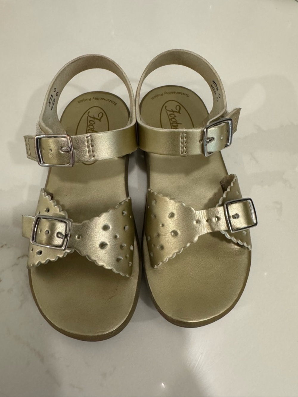 FootMates Gold Girls Buckle Sandals with Scalloped Bow Straps